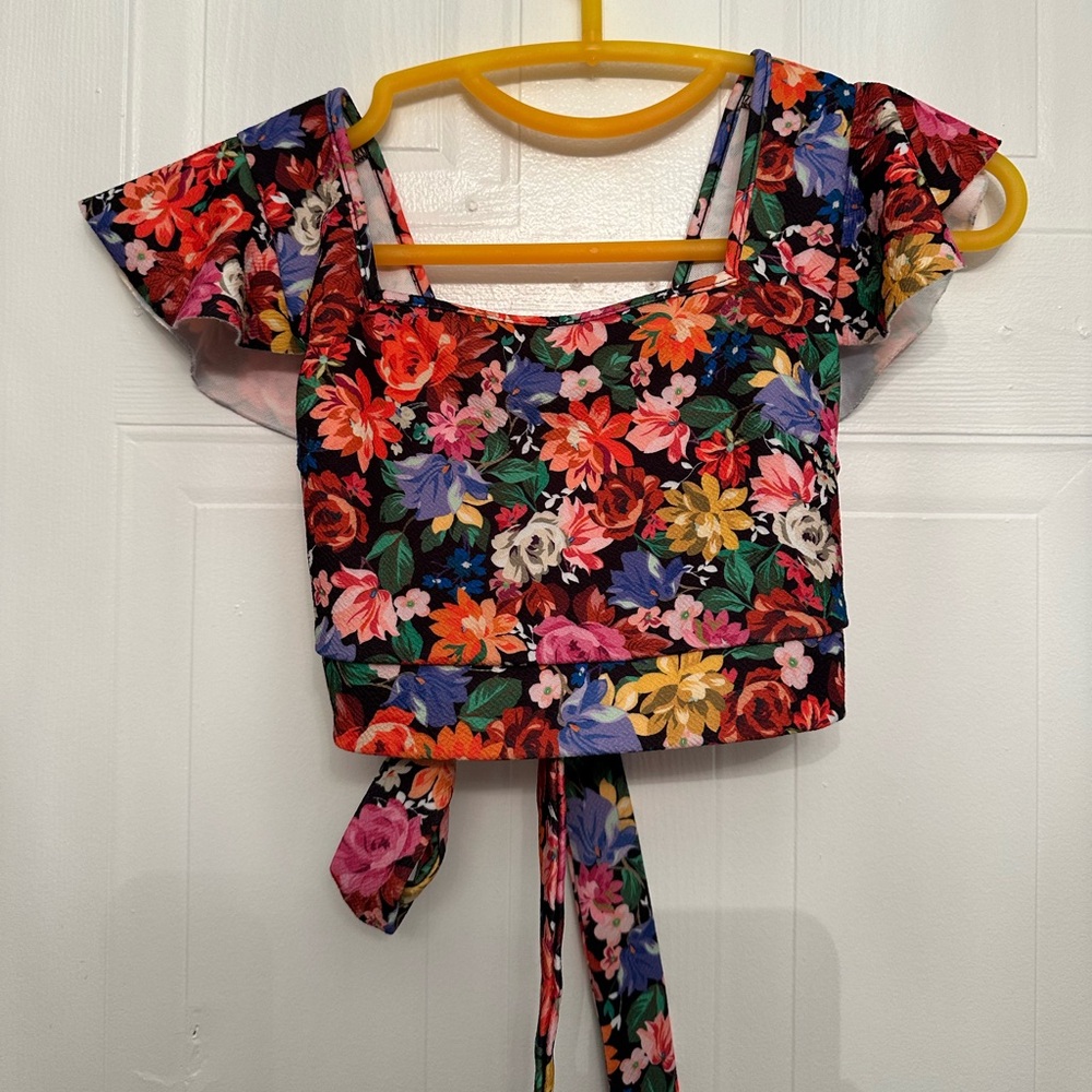 Floral crop backless bowtie shirt.